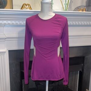 Lululemon Women's long sleeved top.           Good used condition.
